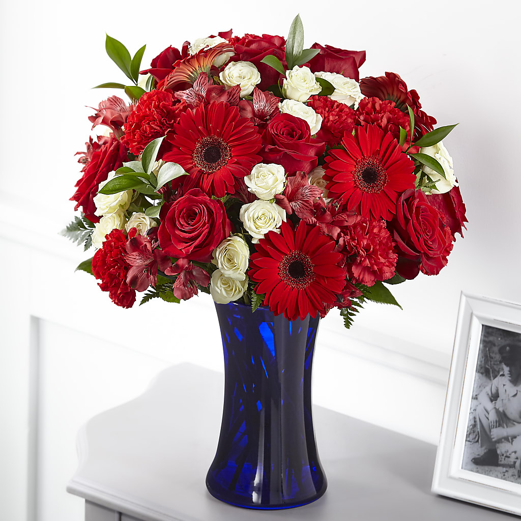 Hearts Embrace Bouquet – Bruce Philp Florist, Windsor ON