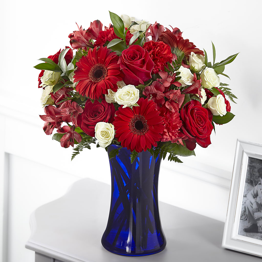 Hearts Embrace Bouquet – Bruce Philp Florist, Windsor ON