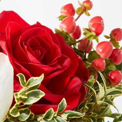 Snowy Wonderland Bouquet –  Bruce Philp Florist, Windsor ON