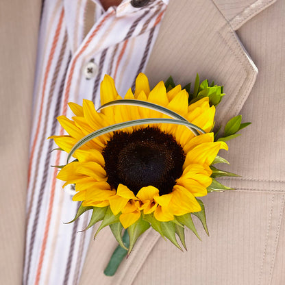 Free Spirit Boutonniere –  Bruce Philp Florist, Windsor ON